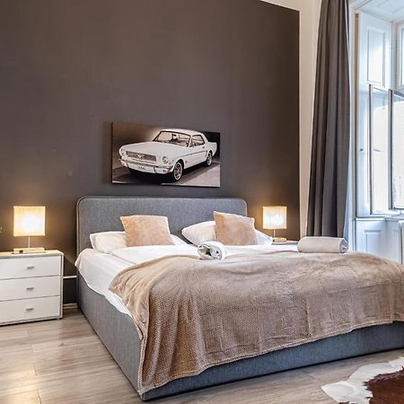 Superbly Central 9Br Complex Ideal For 25 People Вена Экстерьер фото