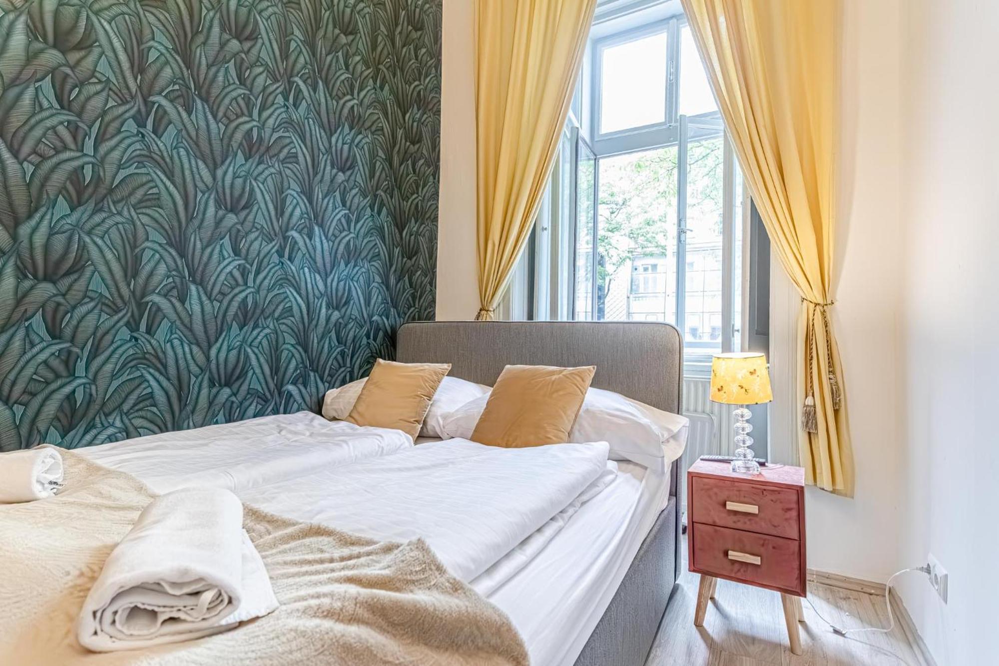 Superbly Central 9Br Complex Ideal For 25 People Вена Экстерьер фото