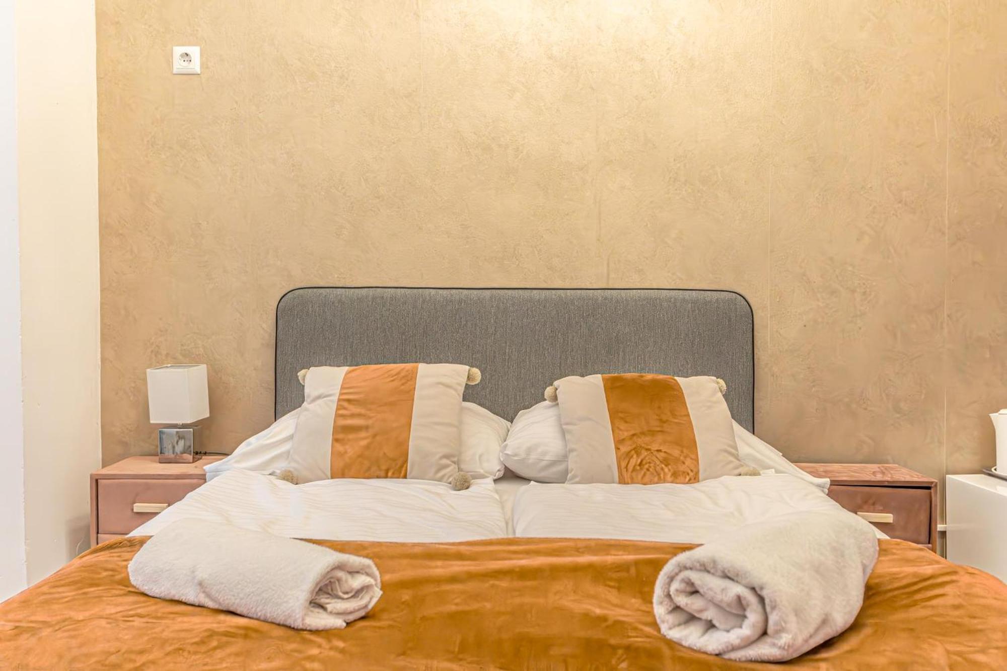 Superbly Central 9Br Complex Ideal For 25 People Вена Экстерьер фото