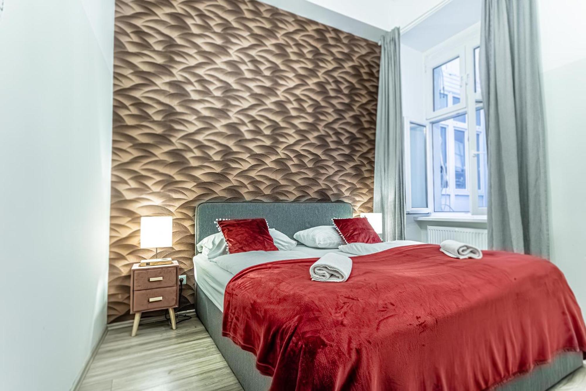 Superbly Central 9Br Complex Ideal For 25 People Вена Экстерьер фото