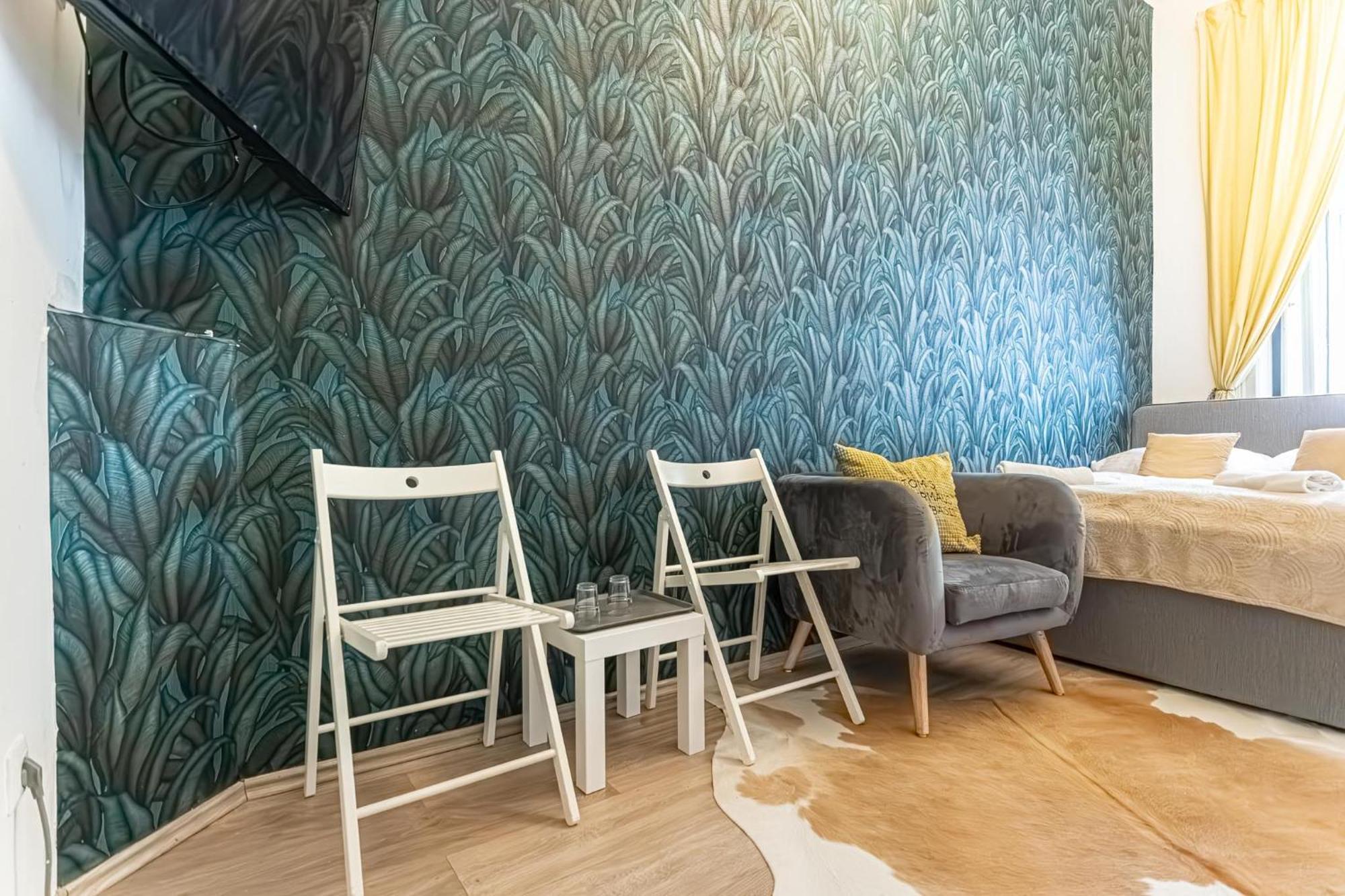 Superbly Central 9Br Complex Ideal For 25 People Вена Экстерьер фото