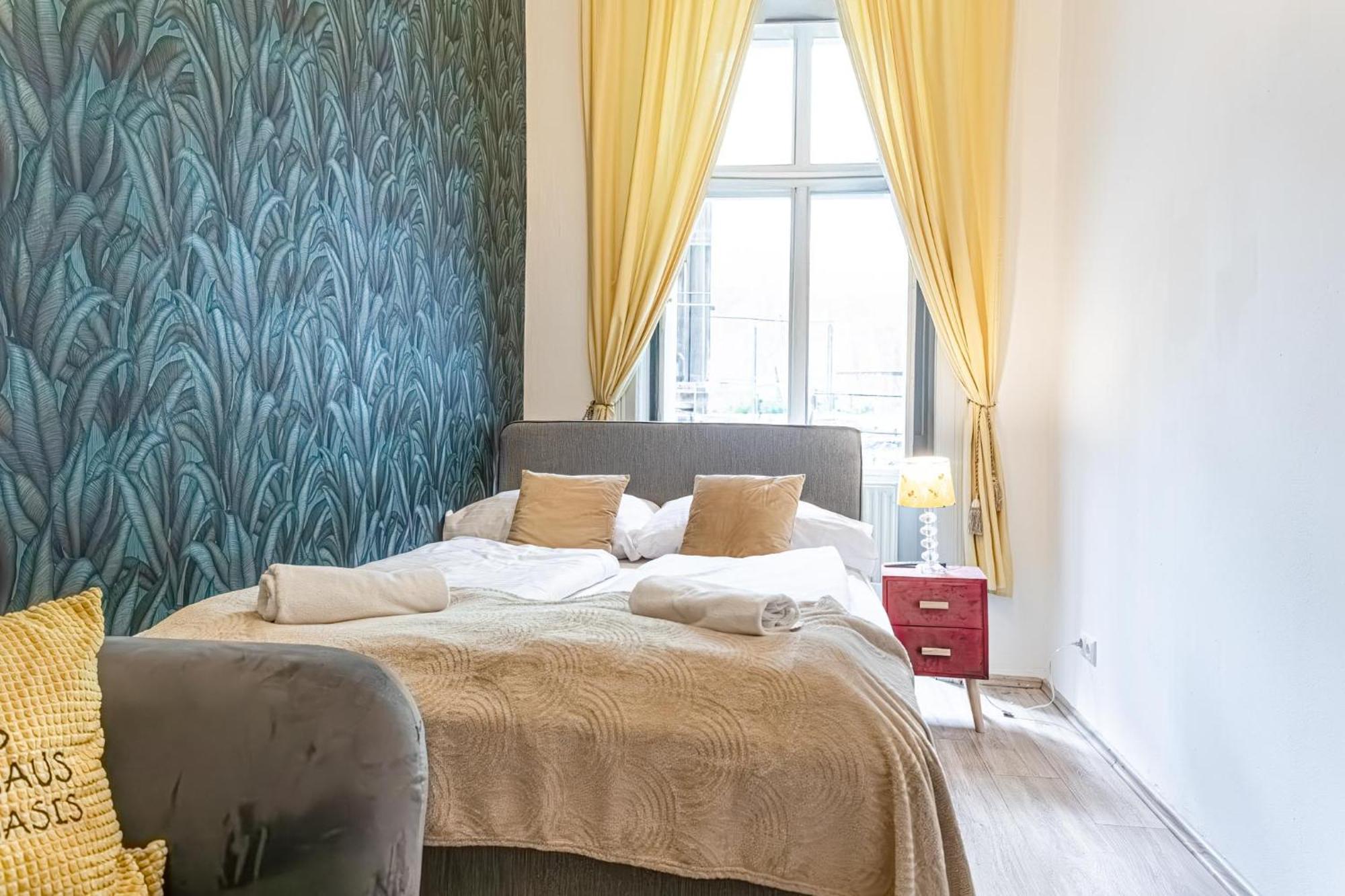 Superbly Central 9Br Complex Ideal For 25 People Вена Экстерьер фото