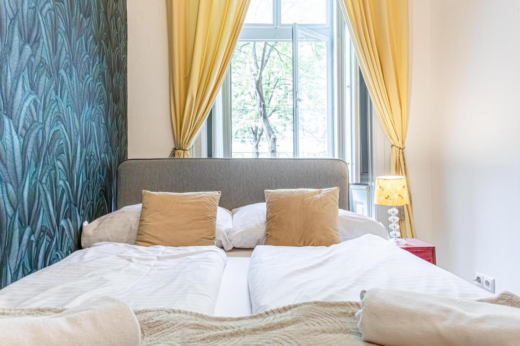 Superbly Central 9Br Complex Ideal For 25 People Вена Экстерьер фото