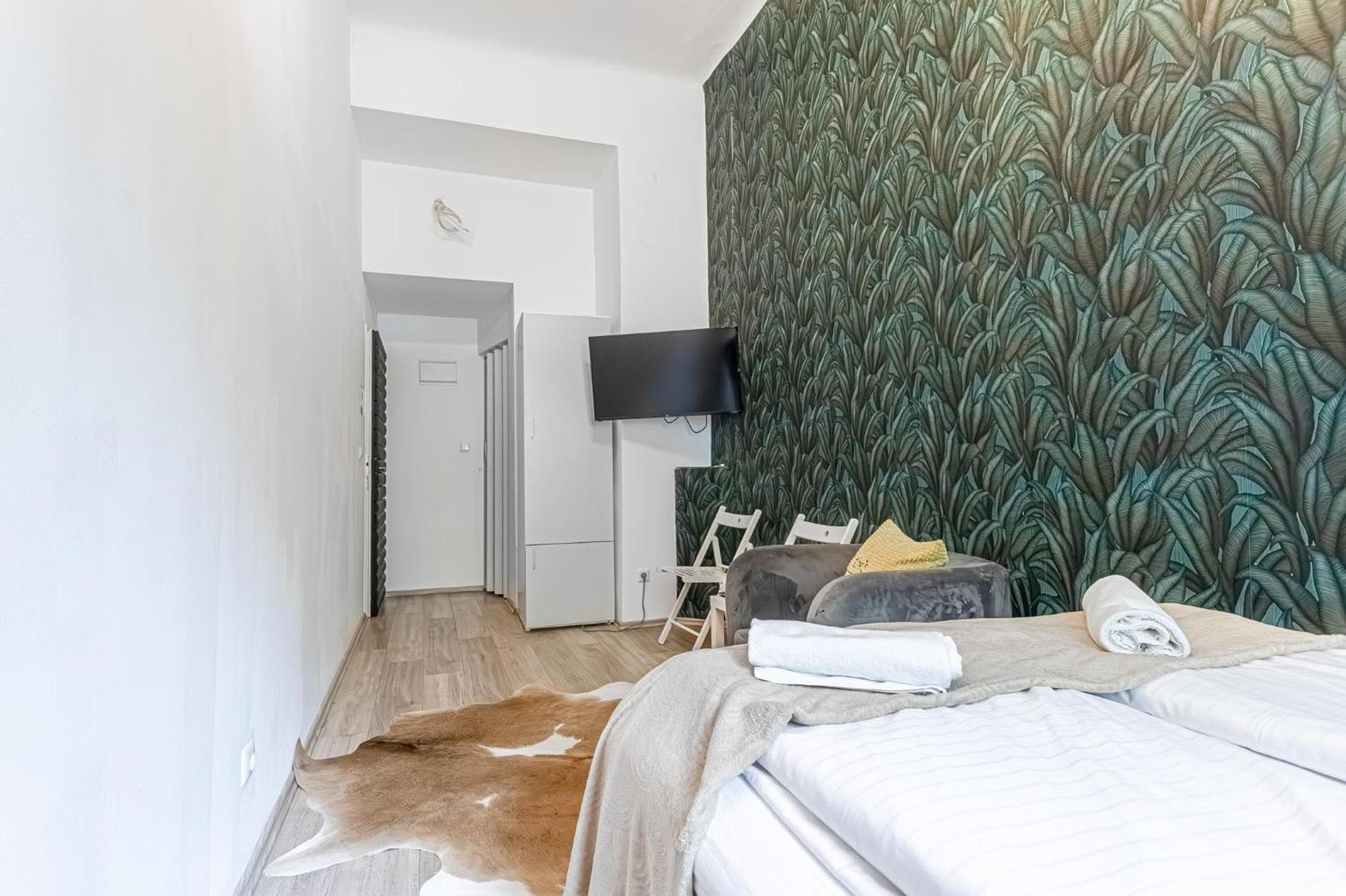 Superbly Central 9Br Complex Ideal For 25 People Вена Экстерьер фото
