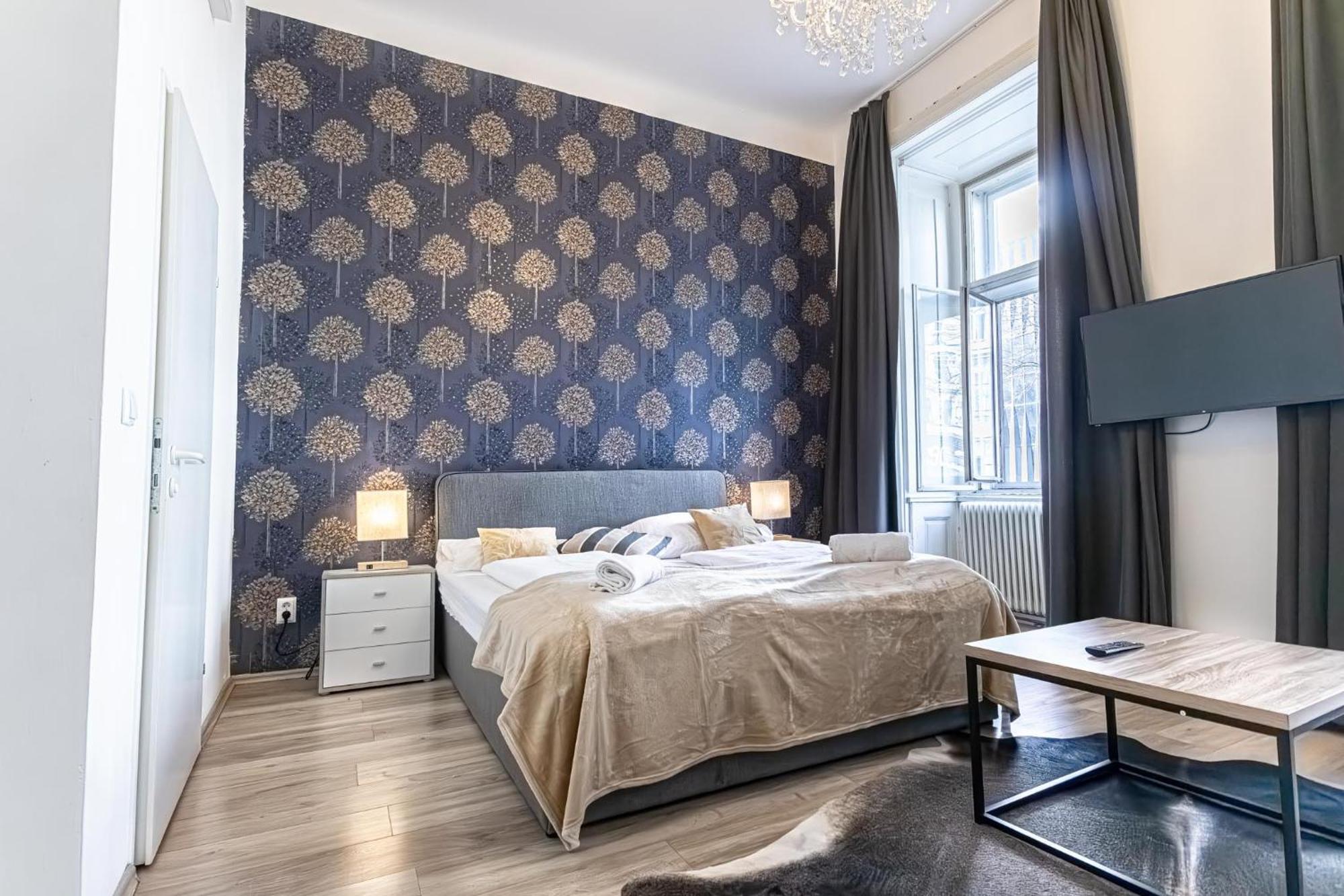Superbly Central 9Br Complex Ideal For 25 People Вена Экстерьер фото