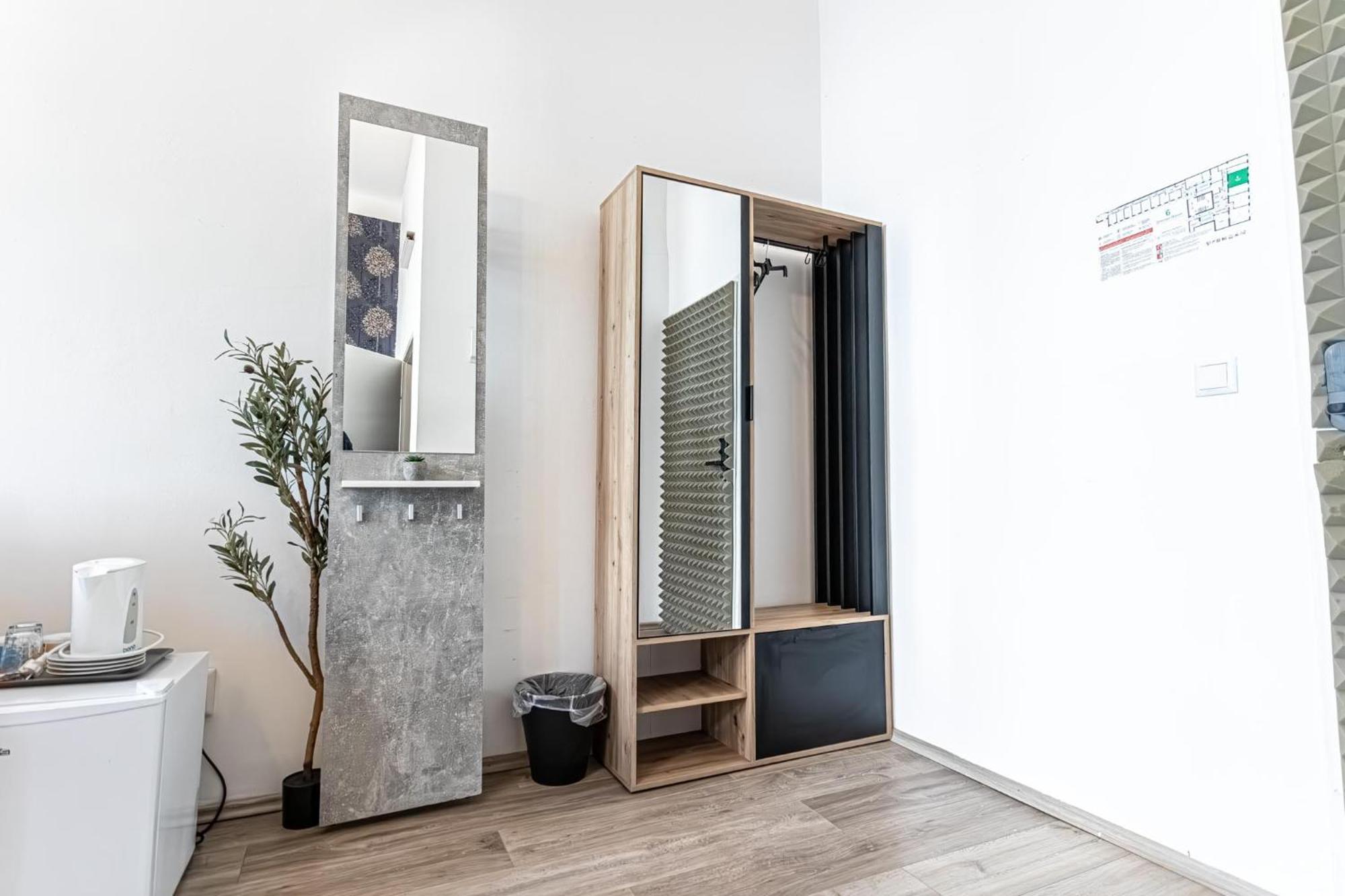 Superbly Central 9Br Complex Ideal For 25 People Вена Экстерьер фото