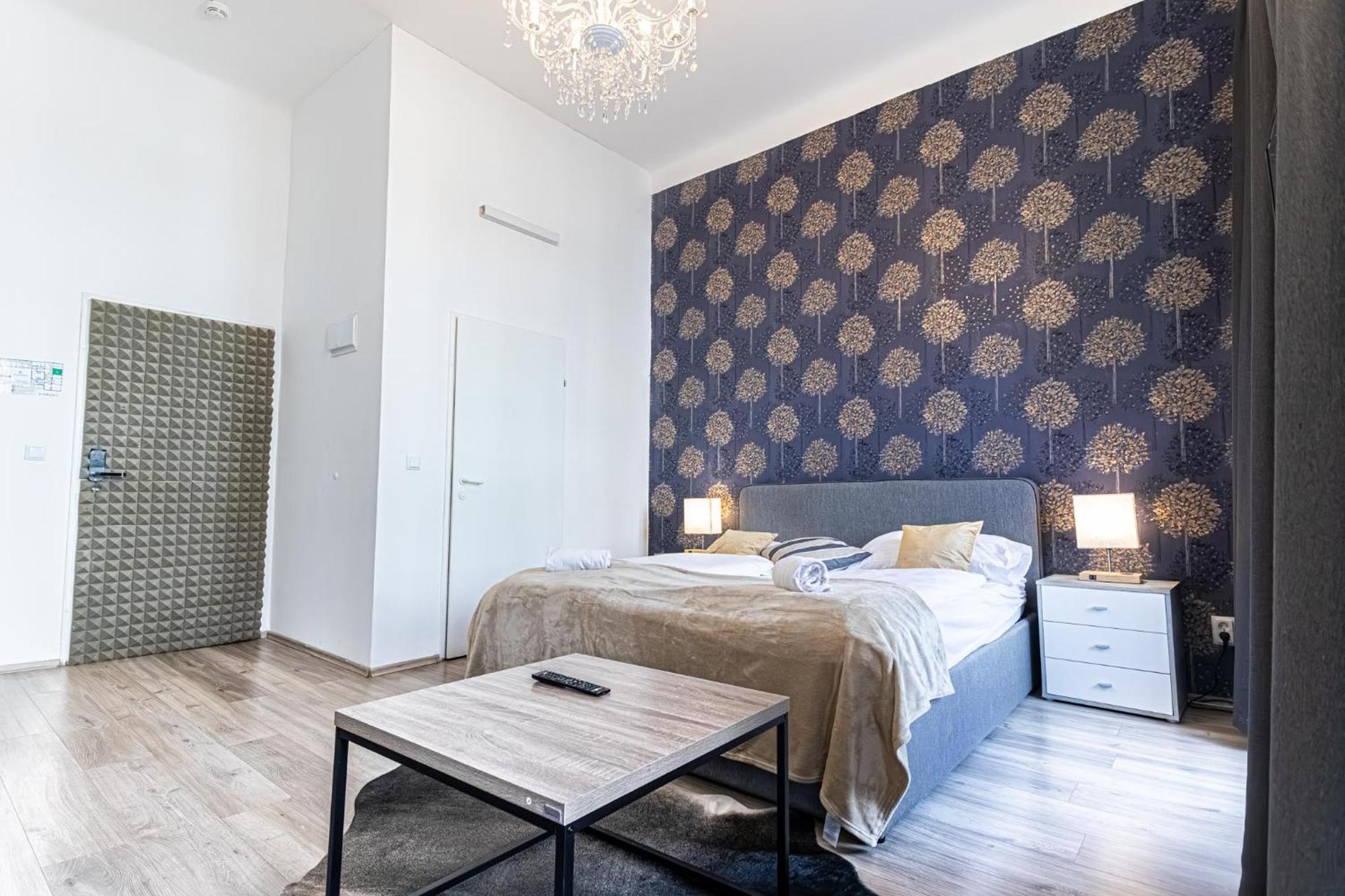 Superbly Central 9Br Complex Ideal For 25 People Вена Экстерьер фото