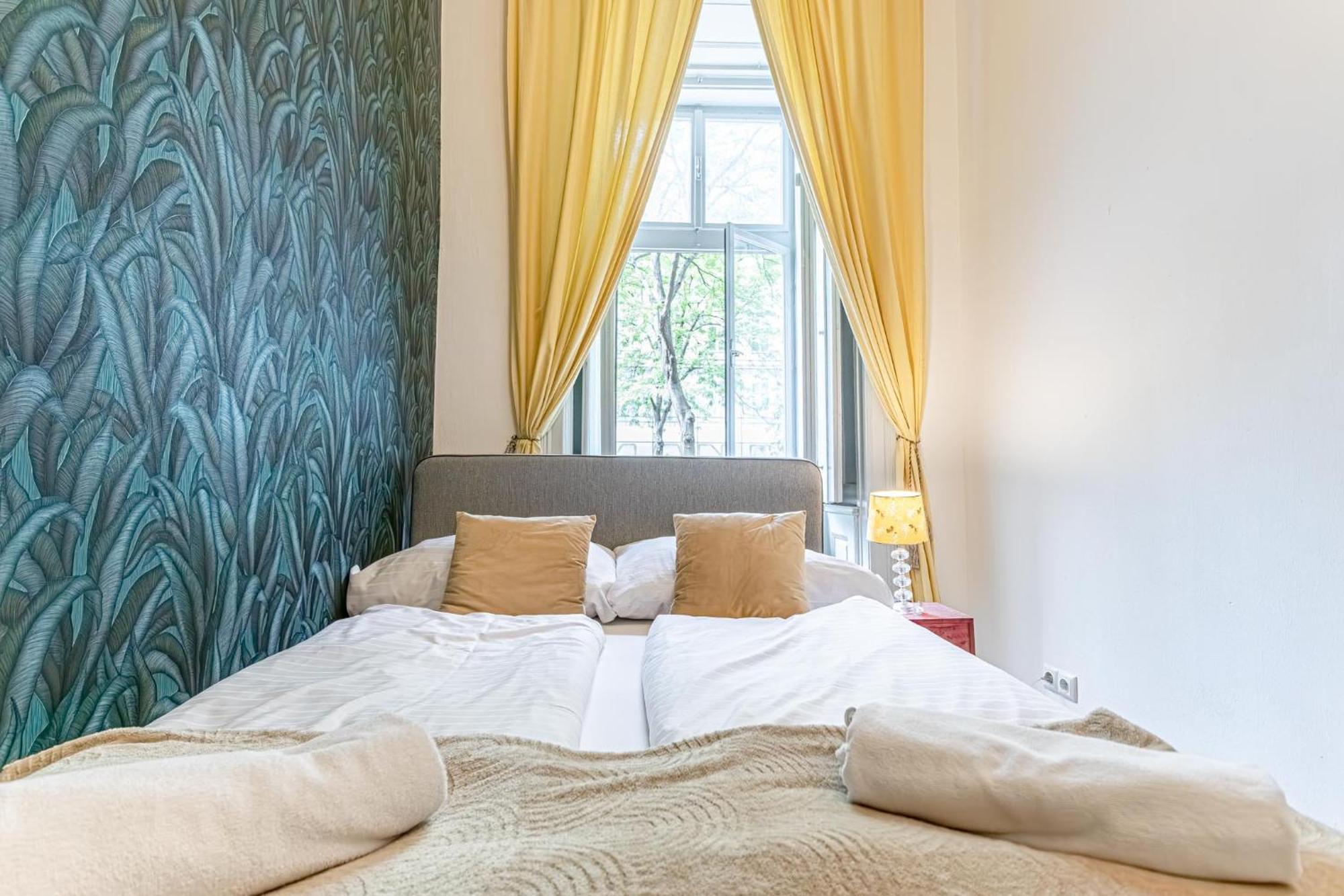 Superbly Central 9Br Complex Ideal For 25 People Вена Экстерьер фото