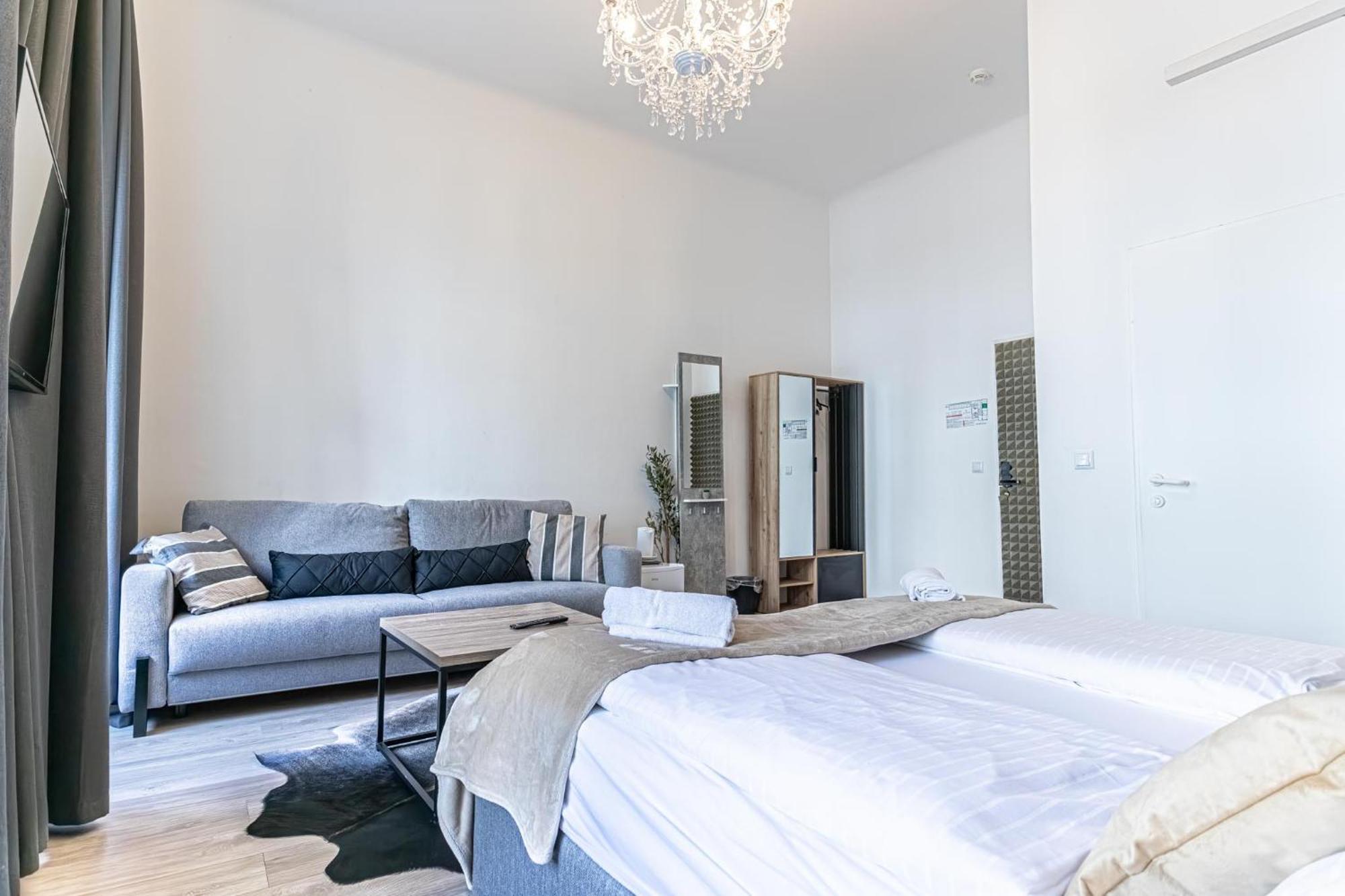 Superbly Central 9Br Complex Ideal For 25 People Вена Экстерьер фото