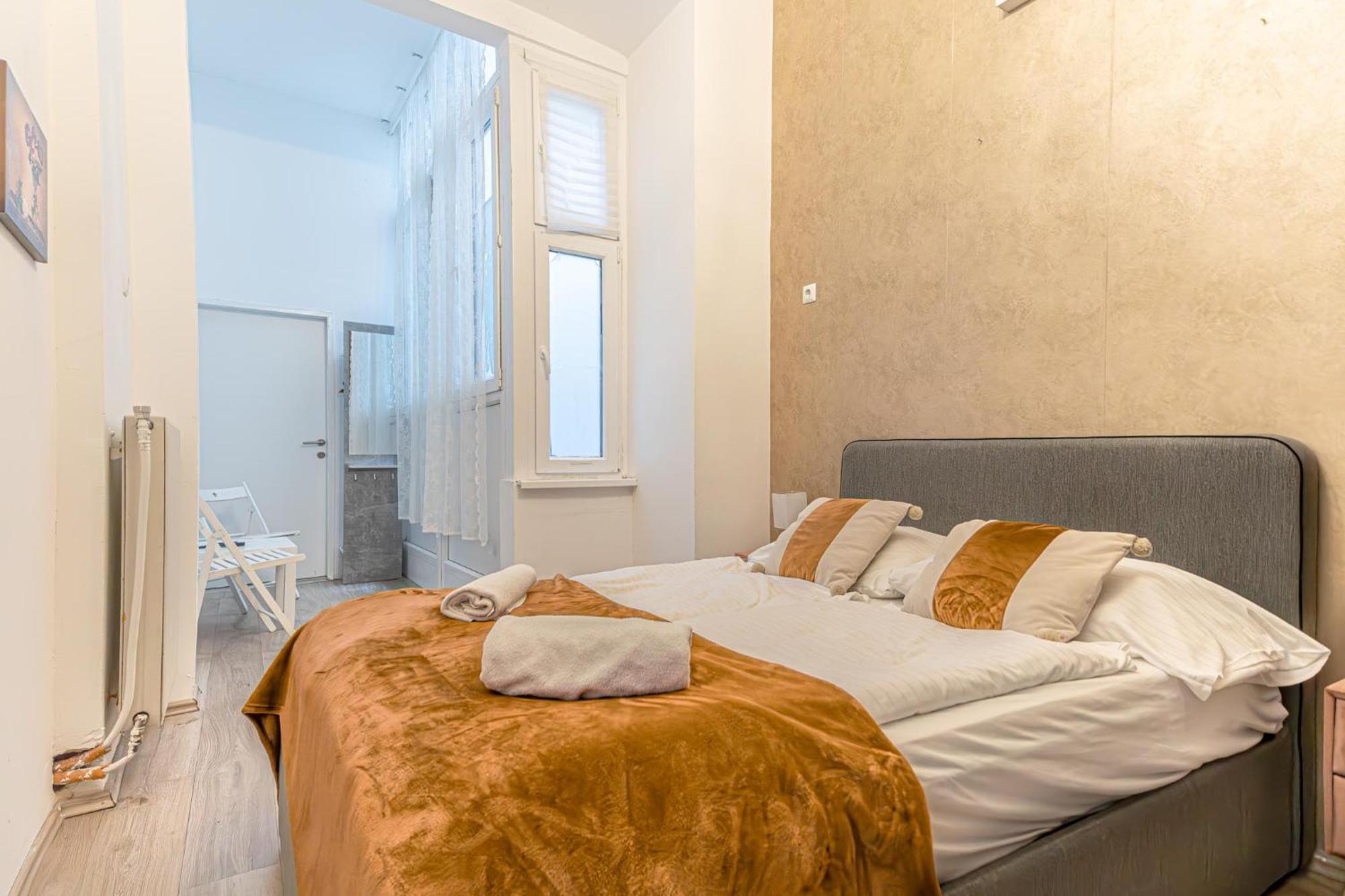 Superbly Central 9Br Complex Ideal For 25 People Вена Экстерьер фото