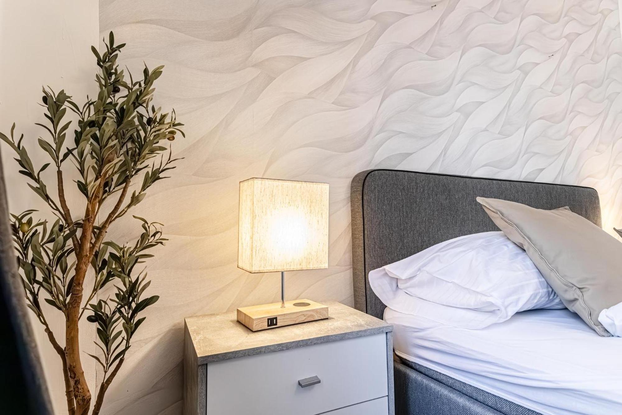 Superbly Central 9Br Complex Ideal For 25 People Вена Экстерьер фото