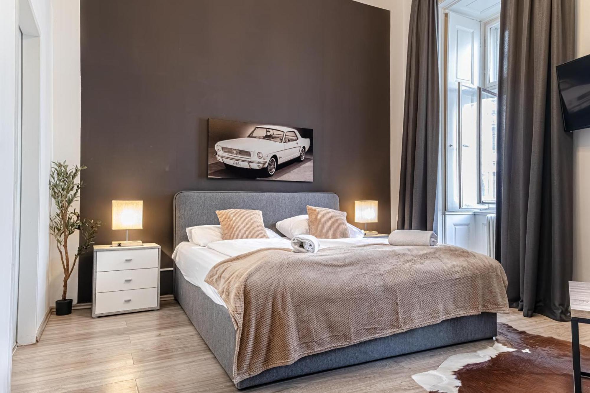 Superbly Central 9Br Complex Ideal For 25 People Вена Экстерьер фото