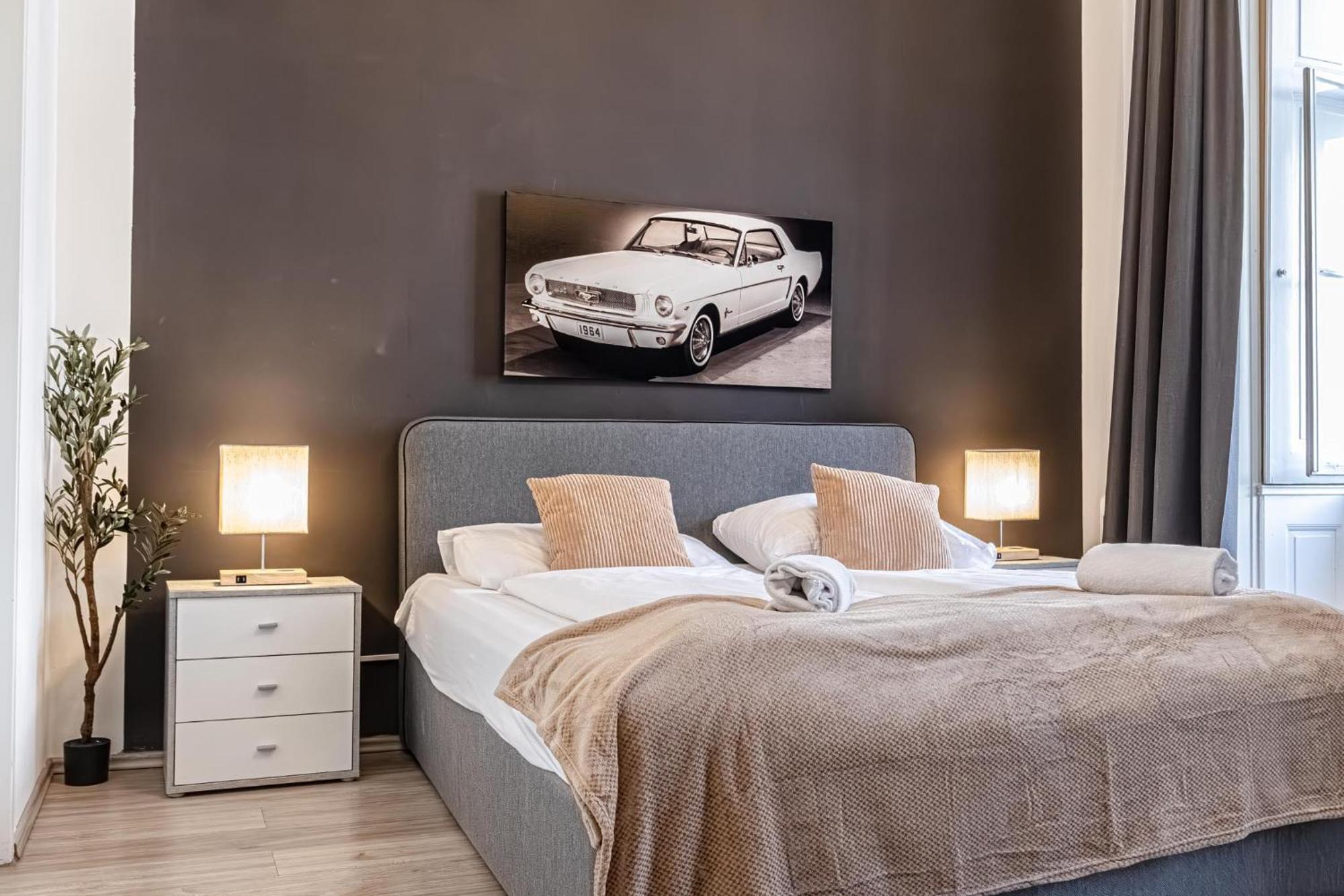 Superbly Central 9Br Complex Ideal For 25 People Вена Экстерьер фото