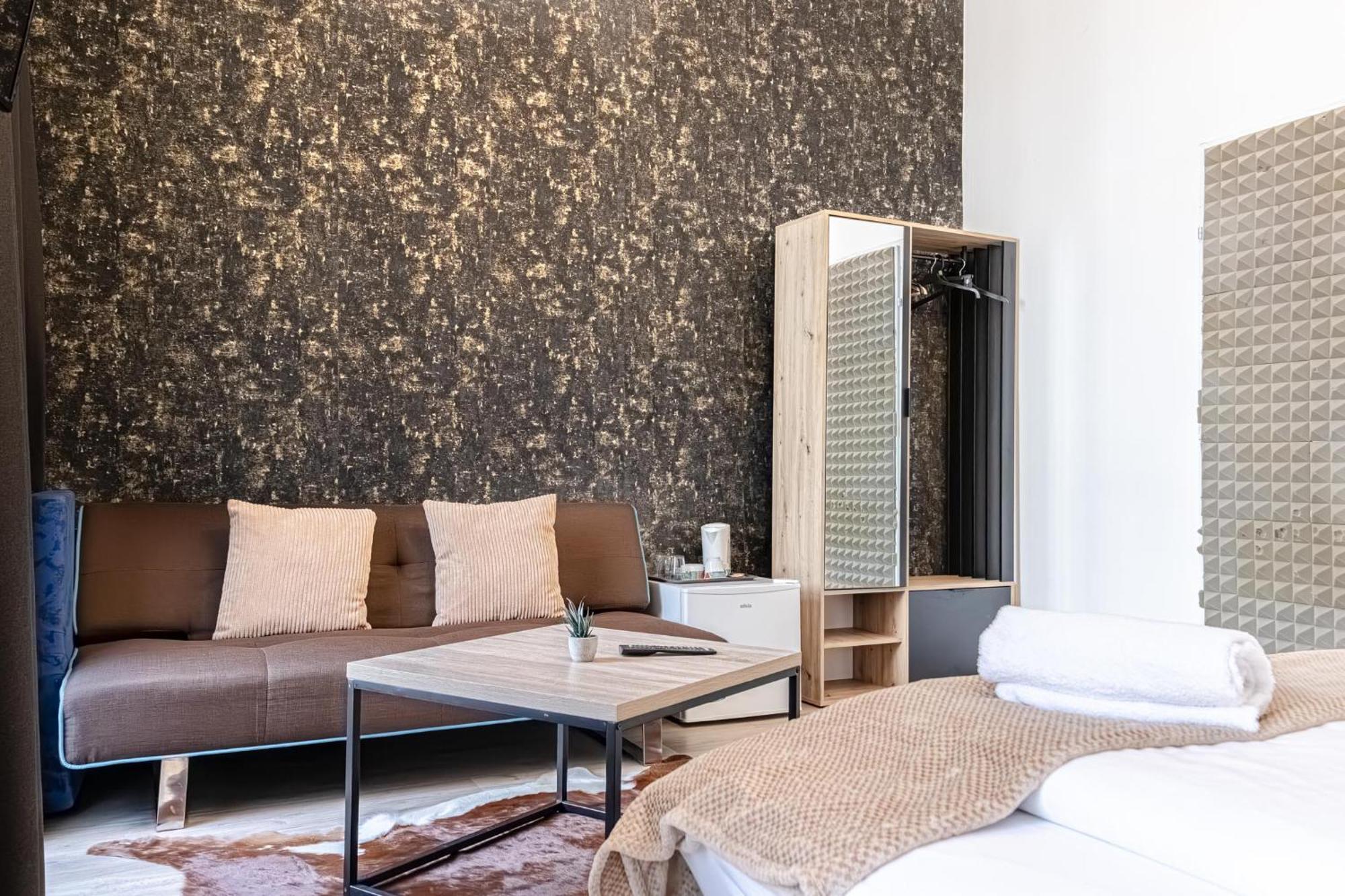 Superbly Central 9Br Complex Ideal For 25 People Вена Экстерьер фото