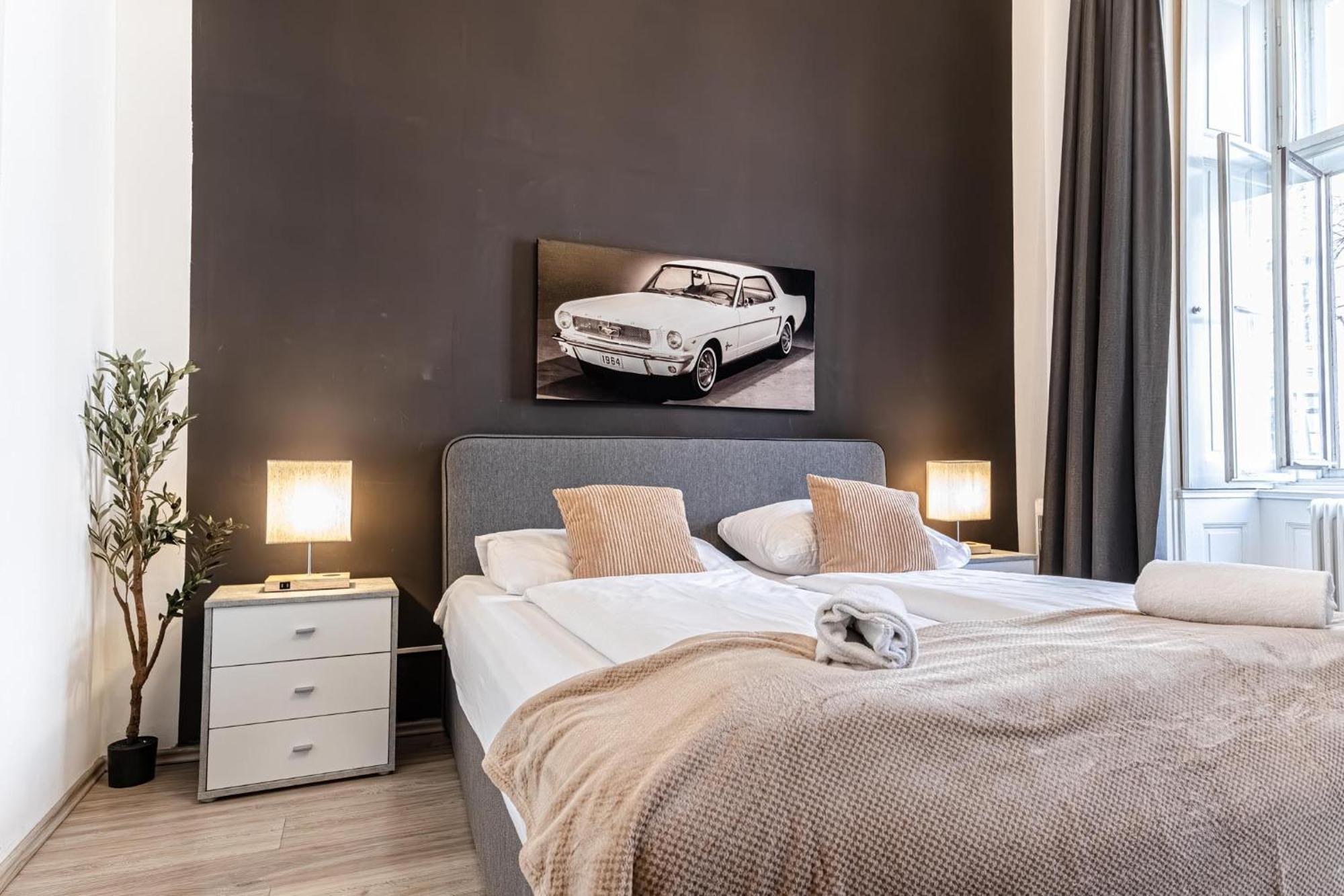 Superbly Central 9Br Complex Ideal For 25 People Вена Экстерьер фото