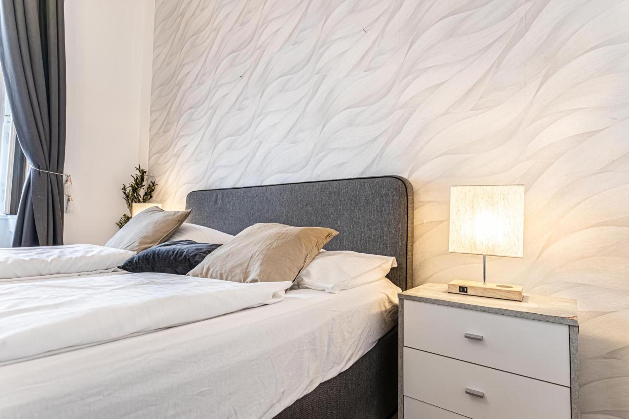 Superbly Central 9Br Complex Ideal For 25 People Вена Экстерьер фото
