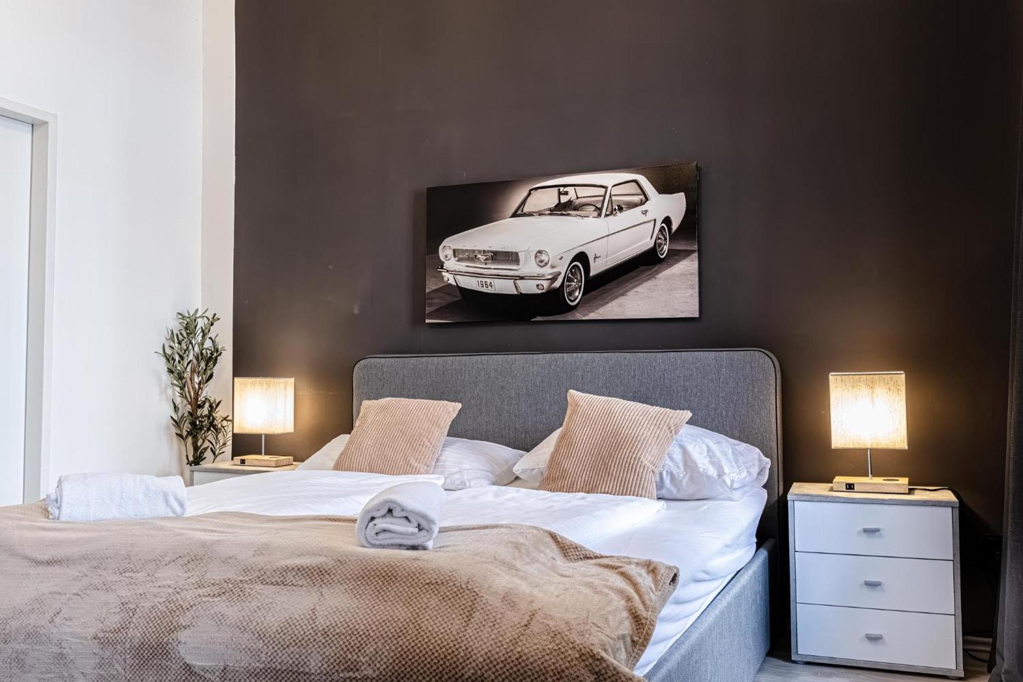 Superbly Central 9Br Complex Ideal For 25 People Вена Экстерьер фото