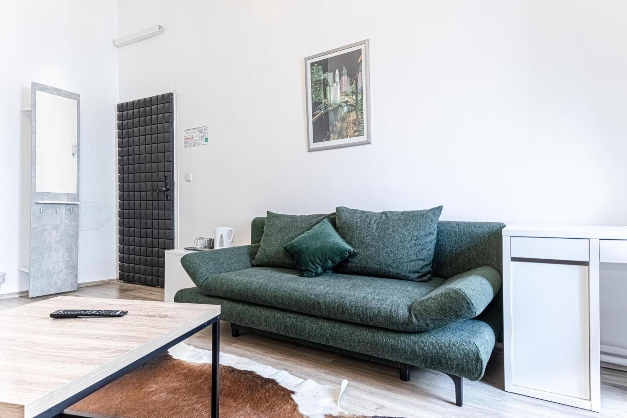 Superbly Central 9Br Complex Ideal For 25 People Вена Экстерьер фото
