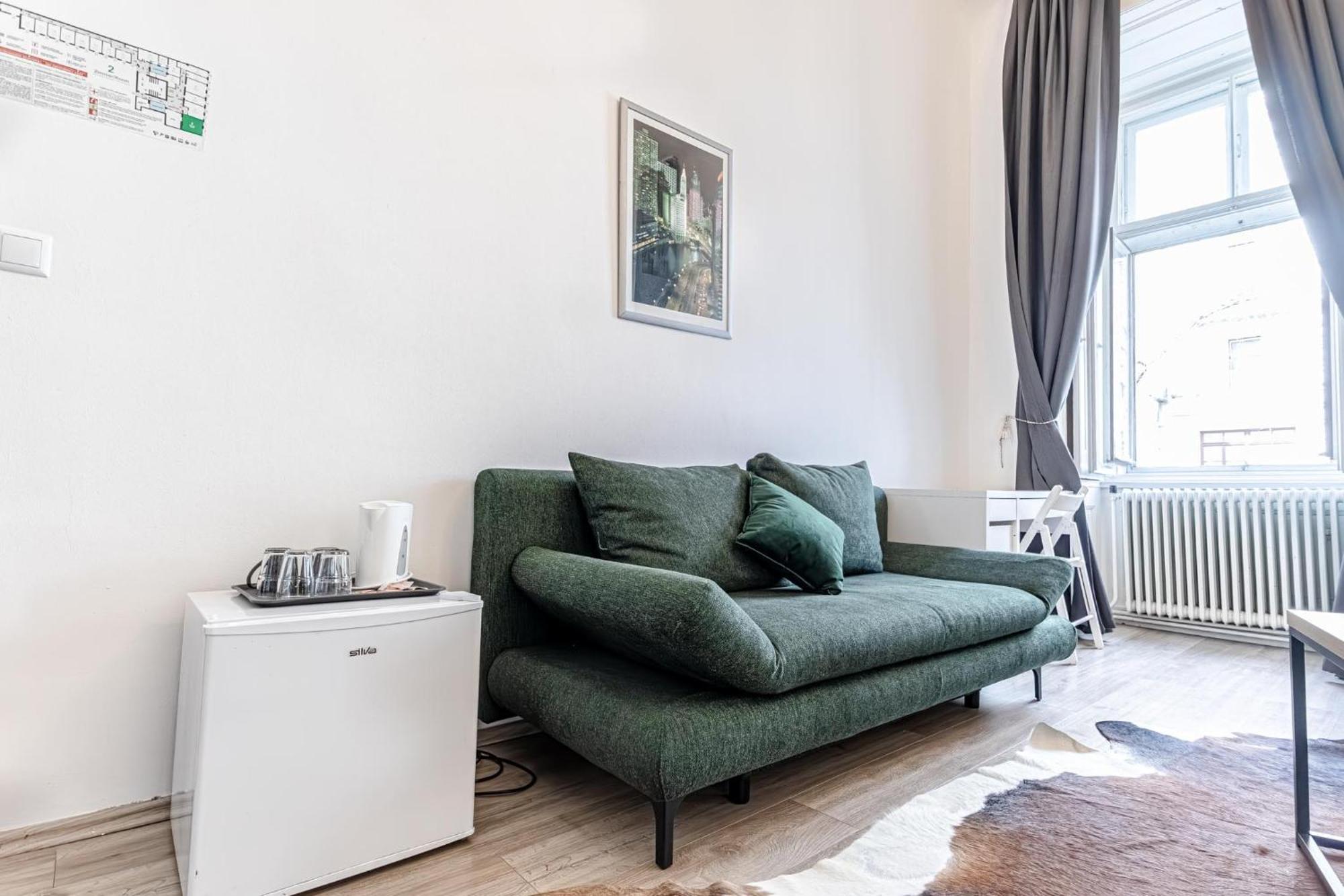 Superbly Central 9Br Complex Ideal For 25 People Вена Экстерьер фото