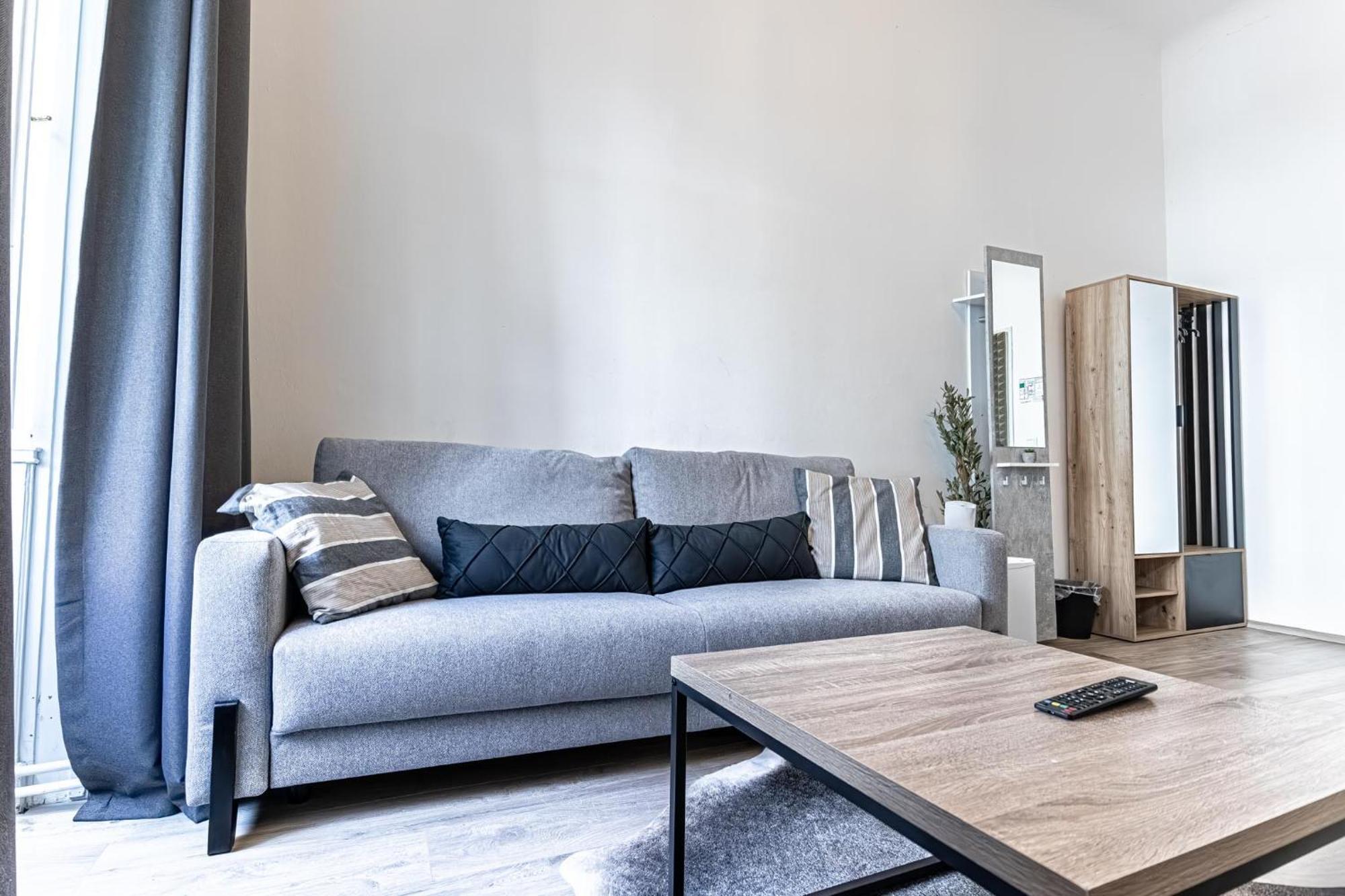 Superbly Central 9Br Complex Ideal For 25 People Вена Экстерьер фото