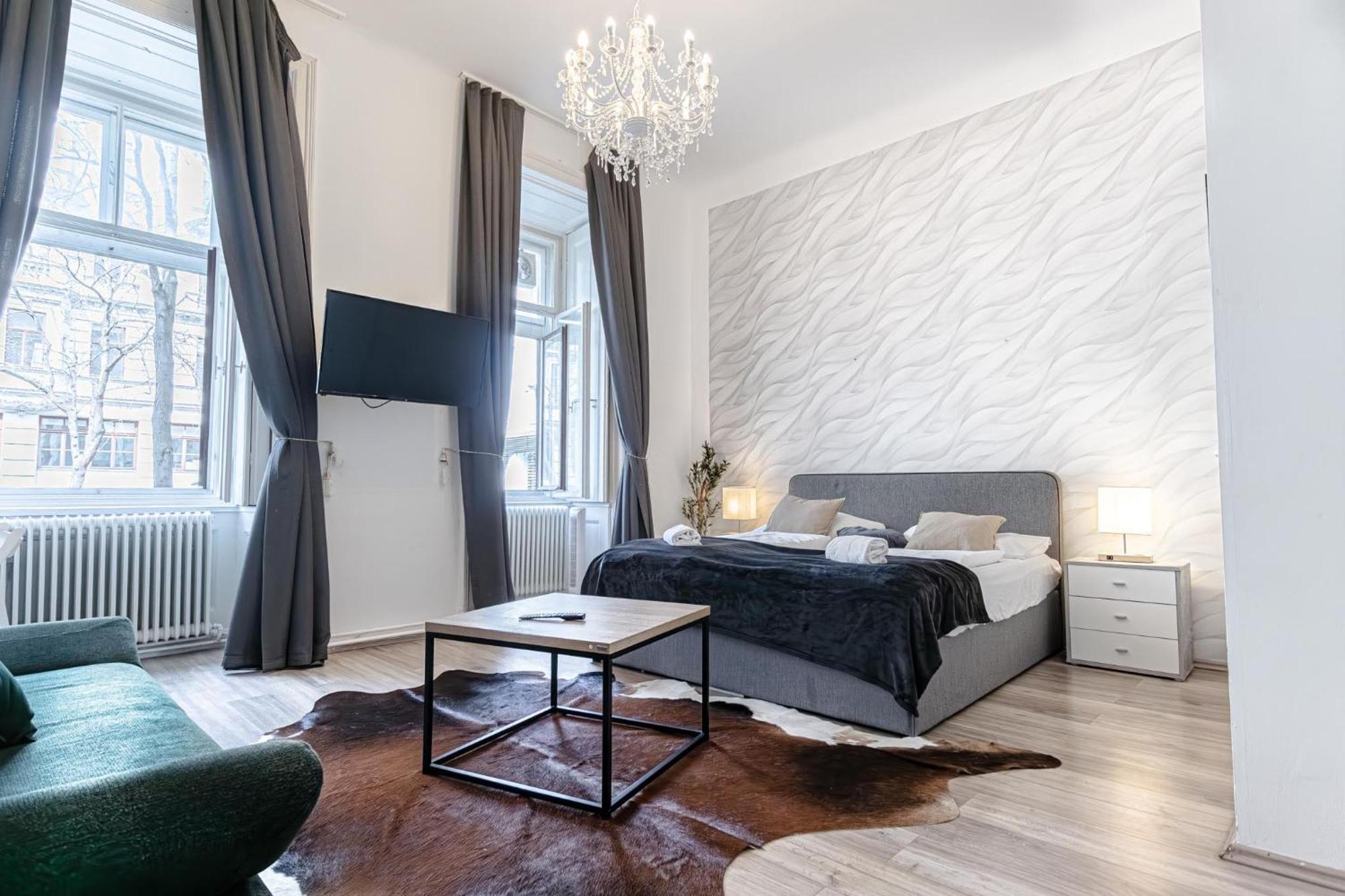 Superbly Central 9Br Complex Ideal For 25 People Вена Экстерьер фото