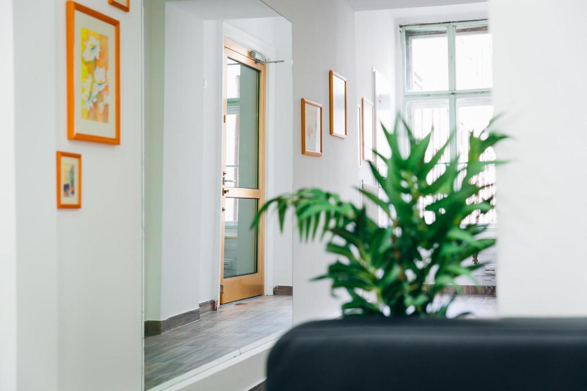 Superbly Central 9Br Complex Ideal For 25 People Вена Экстерьер фото
