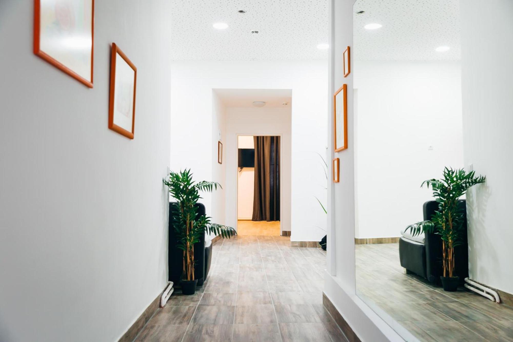 Superbly Central 9Br Complex Ideal For 25 People Вена Экстерьер фото
